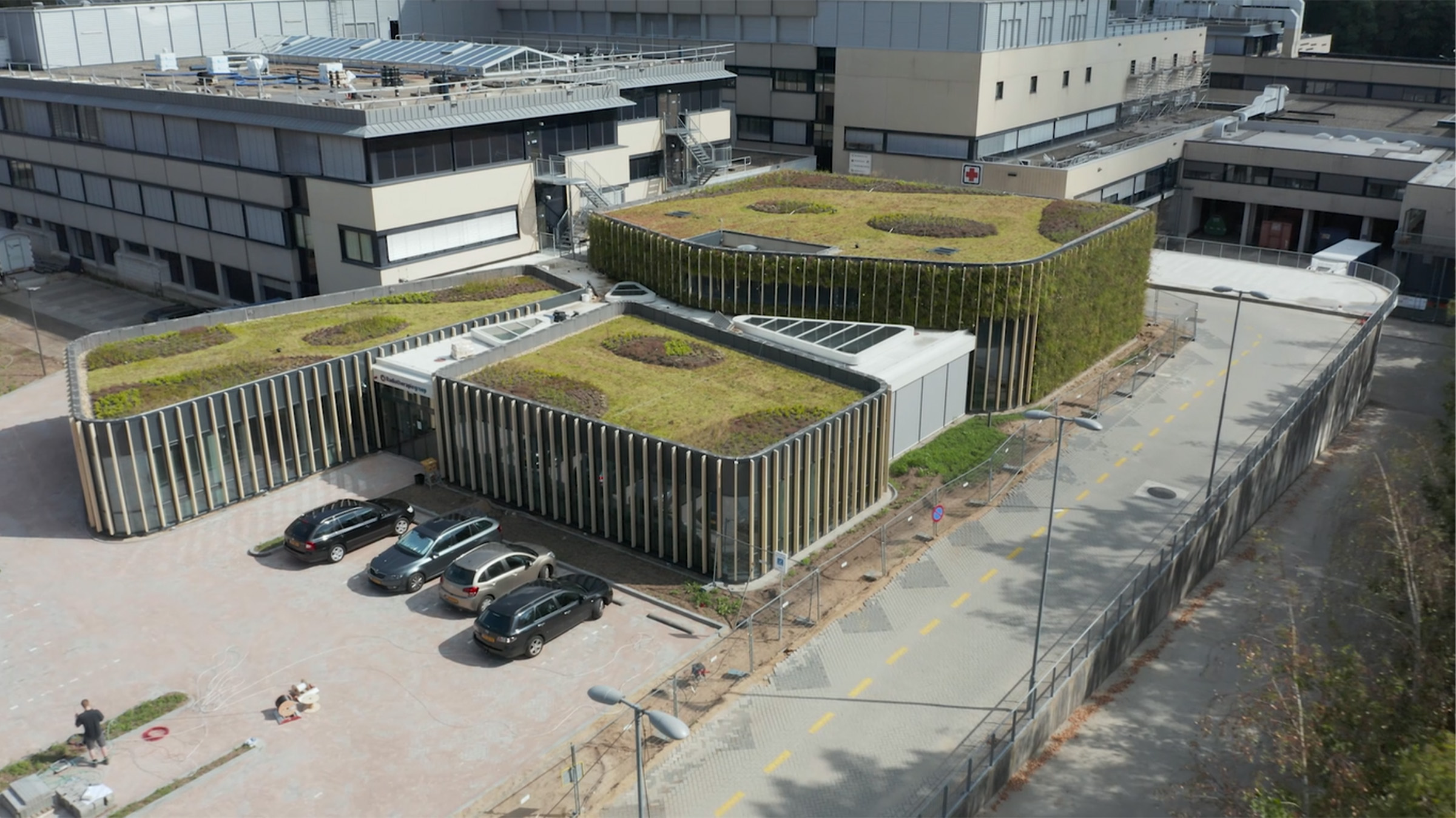 Sempergreen living wall Apeldoorn Radiotherapygroup sky view