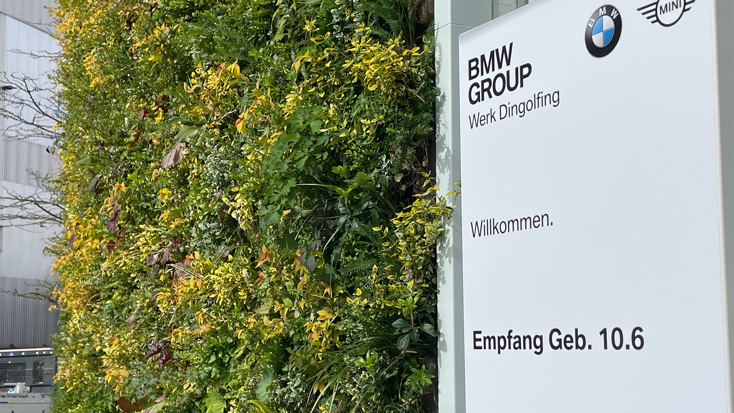 Sempergreen living wall Dingolfing BMW sign