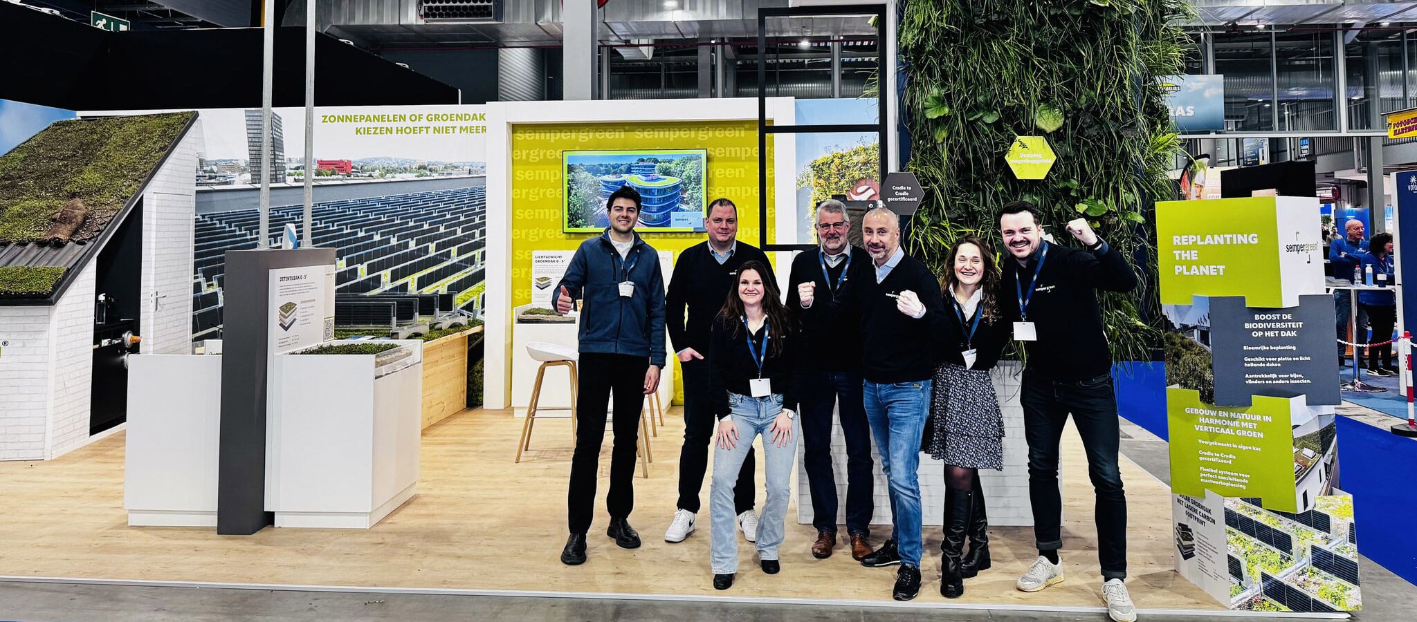 El equipo de Sempergreen en el stand